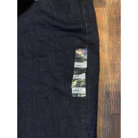 Levis Women's Classic Straight Fit Mid Rise Dark Wash Denim Jeans Size 22W M‎ - Picture 2 of 9